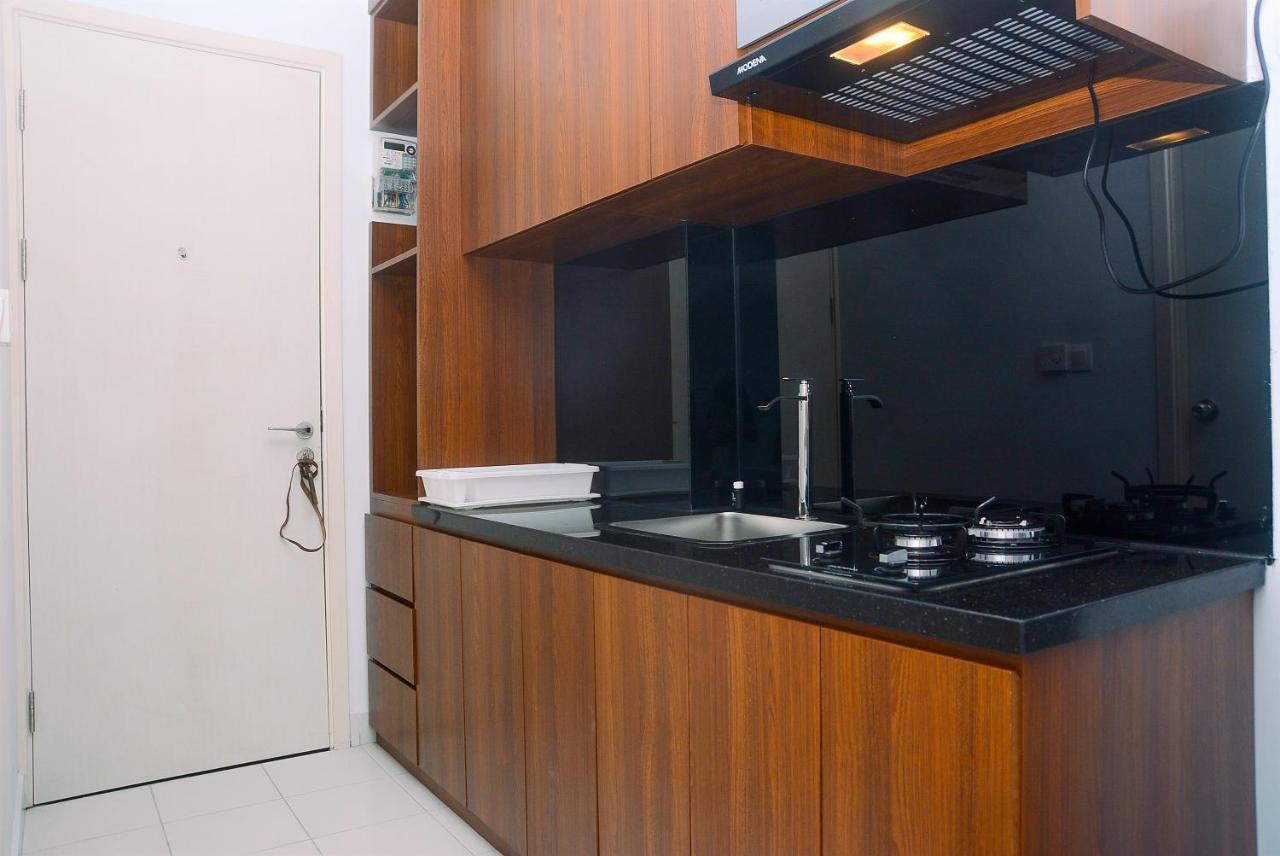 Cozy And Minimalist Patraland Urbano Near Station By Travelio Bekasi