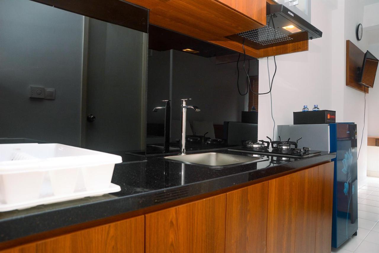 Cozy And Minimalist Patraland Urbano Near Station By Travelio